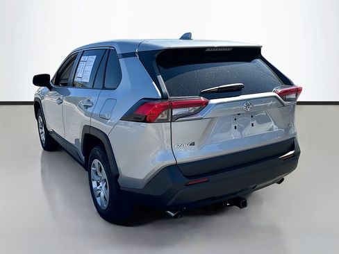 Used 2022 Toyota RAV4 LE image 5