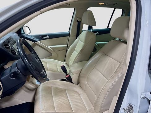 Used 2017 Volkswagen Tiguan SEL AWD/4WD image 17