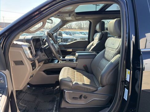 Certified 2025 Ford F450 Platinum w/ Platinum Plus Package image 11