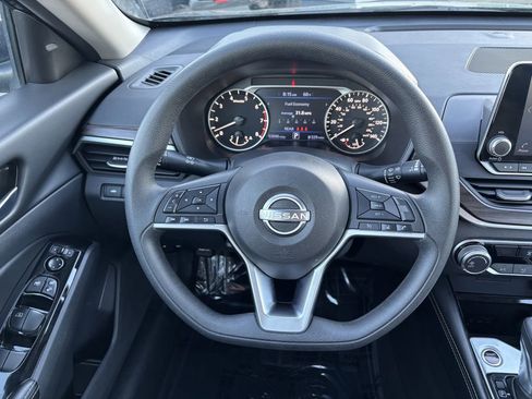 Used 2023 Nissan Altima 2.5 SV image 14