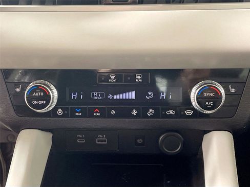 Used 2024 Mitsubishi Outlander SEL image 18