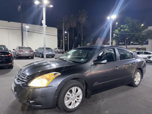 Used 2010 Nissan Altima Hybrid Sedan image 10