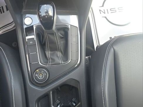 Used 2024 Volkswagen Tiguan SE AWD/4WD image 18