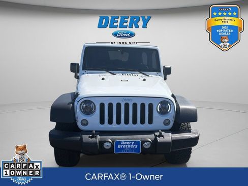 Used 2015 Jeep Wrangler Unlimited Rubicon w/ Connectivity Group AWD/4WD image 2