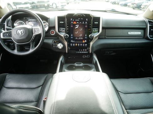 Used 2019 RAM 1500 Laramie AWD/4WD image 10