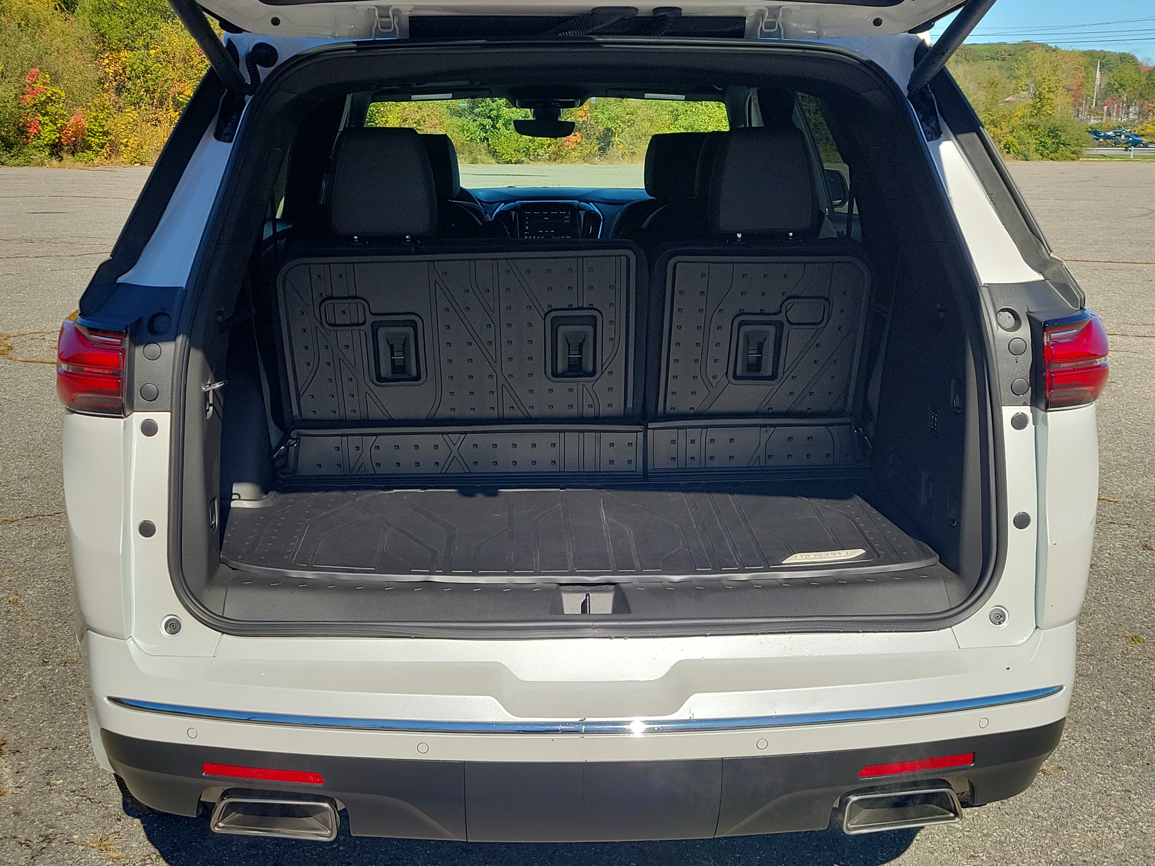 Used 2023 Chevrolet Traverse High Country w/ LPO, Floor Liner Package AWD/4WD image 18