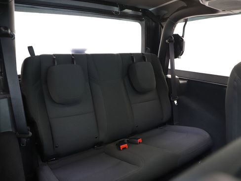 Used 2022 Jeep Wrangler Sport S image 12