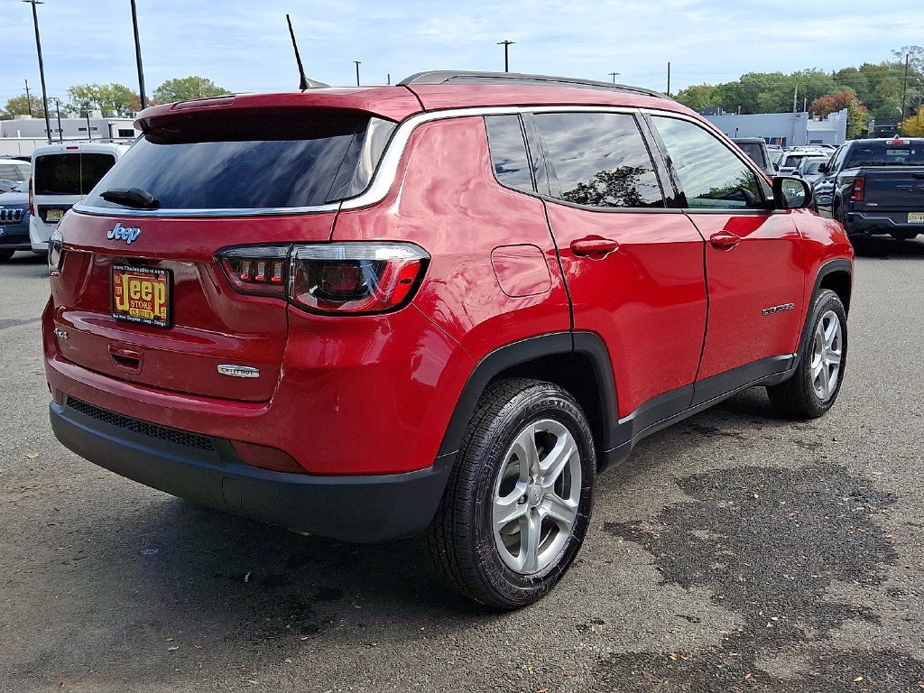 Certified 2023 Jeep Compass Latitude w/ Sun and Sound Group AWD/4WD image 6