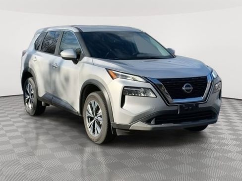 Used 2023 Nissan Rogue SV image 4