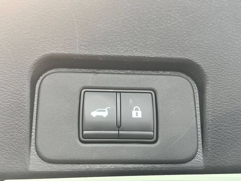 Used 2025 Nissan Rogue SV AWD/4WD image 23