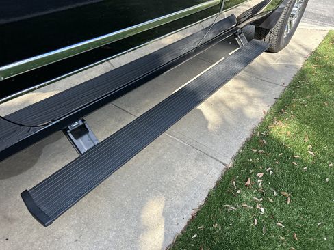 Used 2025 Chevrolet Silverado 2500 LTZ w/ LTZ Convenience Package image 11