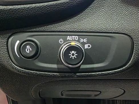 Used 2019 Chevrolet Trax LT w/ LT Convenience Package image 16