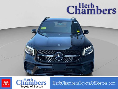 Used 2022 Mercedes-Benz GLB 250 4MATIC image 2