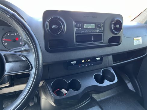 Used 2022 Mercedes-Benz Sprinter 2500 image 31