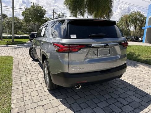 Used 2023 Chevrolet Traverse LT FWD image 12