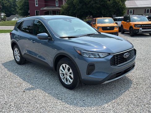 Used 2023 Ford Escape Active w/ Tech Pack #2 AWD/4WD image 3