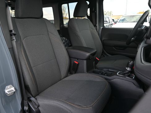 Used 2025 Jeep Wrangler Unlimited Sahara w/ Safety Group AWD/4WD image 33