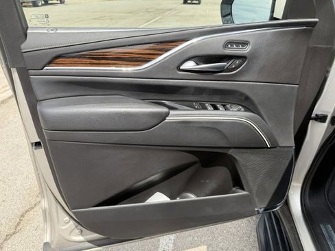 Used 2024 Cadillac Escalade Premium Luxury image 8