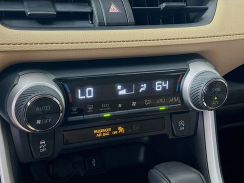 Used 2021 Toyota RAV4 XLE w/ Convenience Package image 27