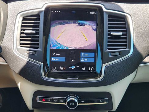 Used 2020 Volvo XC90 T6 Momentum AWD/4WD image 17