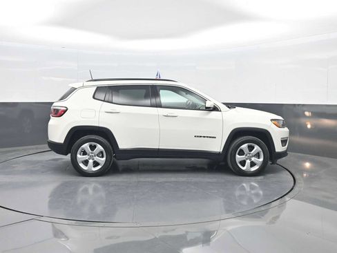 Used 2017 Jeep Compass Latitude w/ Popular Equipment Group AWD/4WD image 9