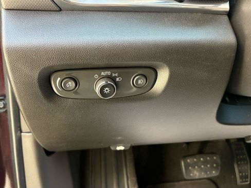 Used 2019 Chevrolet Traverse Premier w/ Driver Confidence II Package FWD image 21