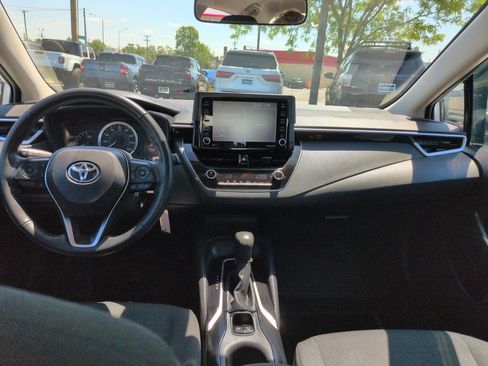 Used 2022 Toyota Corolla LE FWD image 12