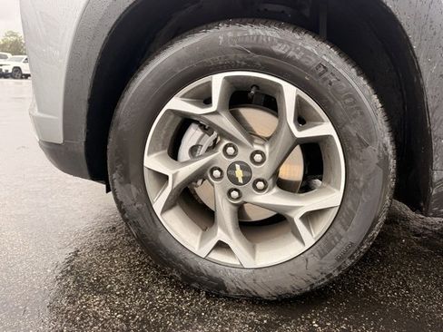 Used 2025 Chevrolet Trax LT w/ LT Convenience Package image 10