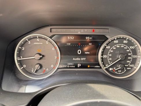 Used 2023 Mitsubishi Outlander SE AWD/4WD image 16