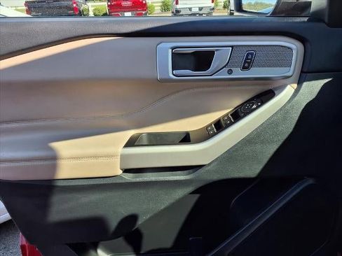 Used 2023 Ford Explorer Limited image 17