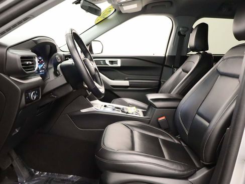 Used 2023 Ford Explorer XLT w/ Equipment Group 202A image 15