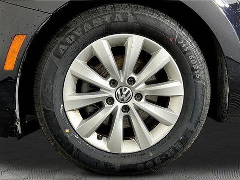 Used 2016 Volkswagen Beetle 1.8T Classic FWD image 27