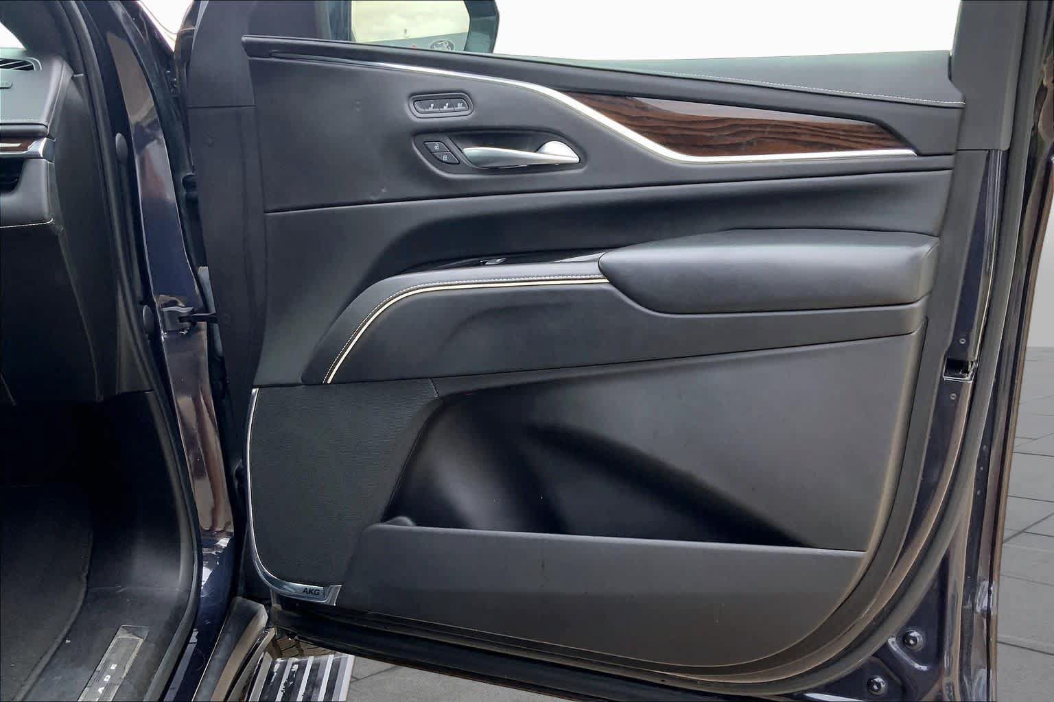 Used 2022 Cadillac Escalade Sport Platinum w/ Heavy-Duty Trailer Package AWD/4WD image 23