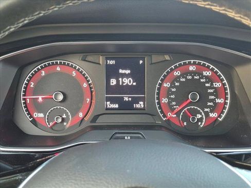 Used 2021 Volkswagen Jetta SE FWD image 3