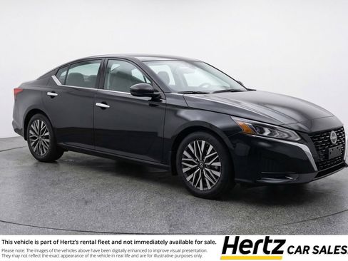 Used 2025 Nissan Altima 2.5 SV FWD image 1
