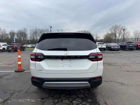 Used 2025 Honda Pilot EX-L image 3