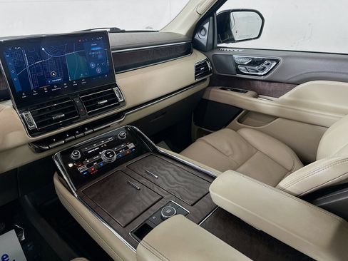 Used 2022 Lincoln Navigator Reserve image 23