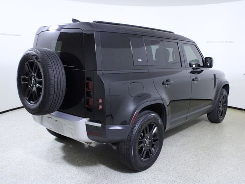 Used 2024 Land Rover Defender 110 S image 7
