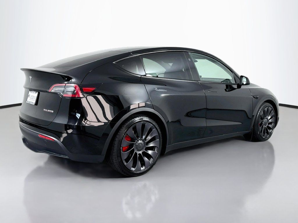 Used 2024 Tesla Model Y Performance AWD/4WD image 7