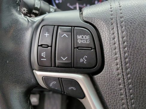 Used 2018 Toyota Highlander SE image 18