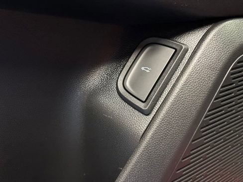 New 2026 Chevrolet Equinox LT w/ Convenience Package II FWD image 24