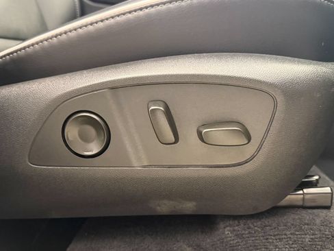 Used 2025 Buick Enclave Preferred FWD image 17