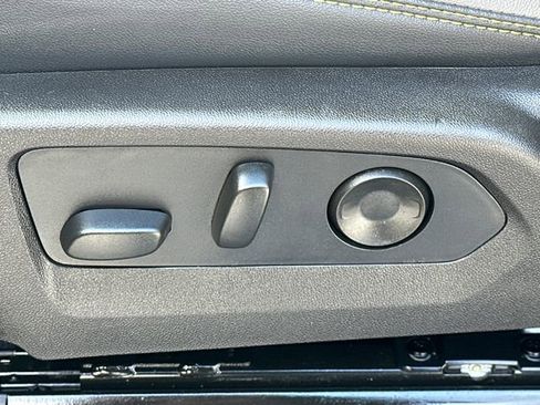 Used 2025 Chevrolet Colorado ZR2 w/ Midnight Edition image 38