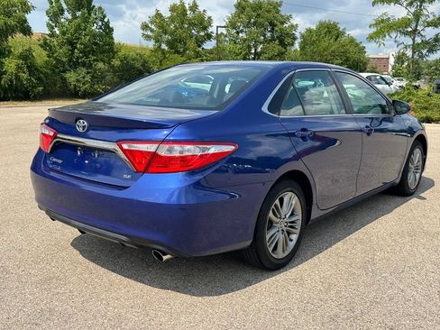 Used 2015 Toyota Camry SE w/ Moonroof Package FWD image 4