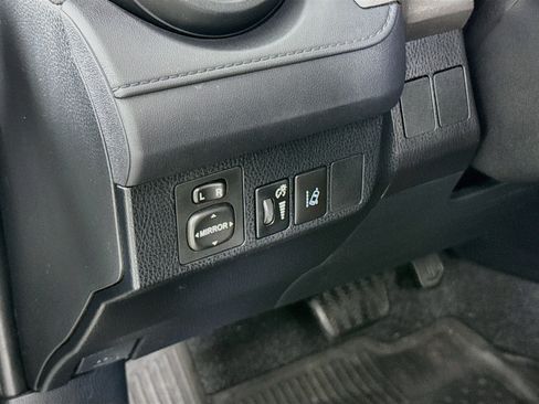 Used 2017 Toyota RAV4 LE FWD image 10