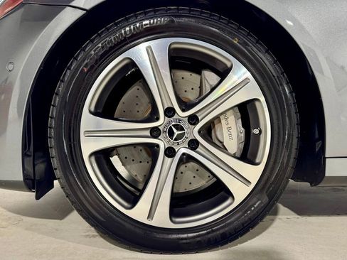 Used 2018 Mercedes-Benz E 400 4MATIC Wagon w/ Premium 1 Package image 31