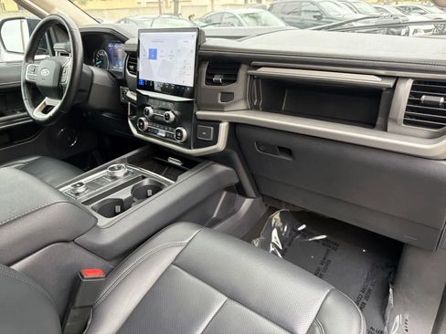 Used 2024 Ford Expedition XLT image 37