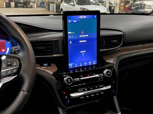 Certified 2022 Ford Explorer Platinum w/ Equipment Group 601A image 6