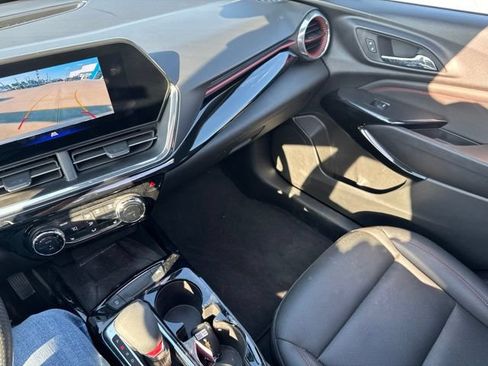 Used 2025 Chevrolet Trax RS w/ Sunroof Package FWD image 20