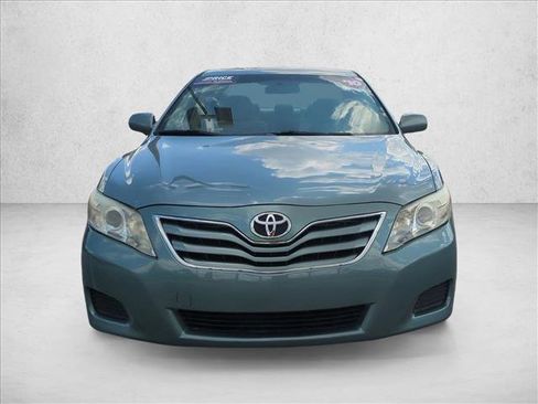 Used 2010 Toyota Camry LE FWD image 2